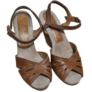 1980s Vintage Tan Leather Sandal Cork Wedge Heels Open Toe Strappy Ankle Closure